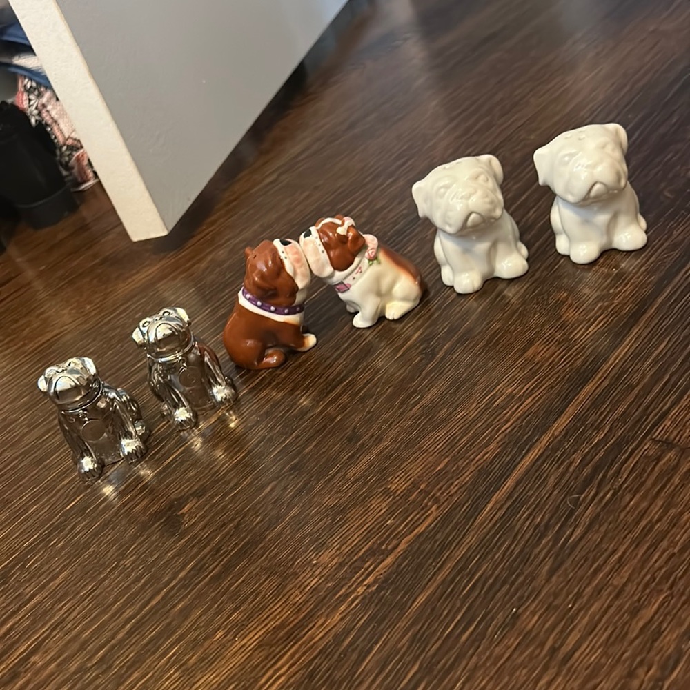 Set of 3 English bulldog salt and pepper shakers